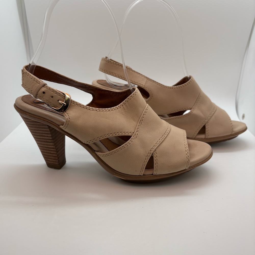 Sofft Nude Beige Leather Slingback Heeled Sandals
